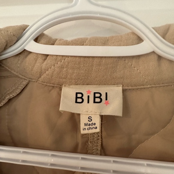 Lightweight quilted jacket. Oversized fit. Size small. Oatmeal colour. - Picture 3 of 4